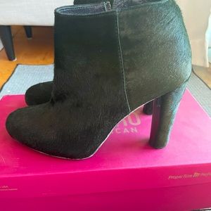 Stuart Weitzman Black Calf Hair Ankle Boots Size 7
